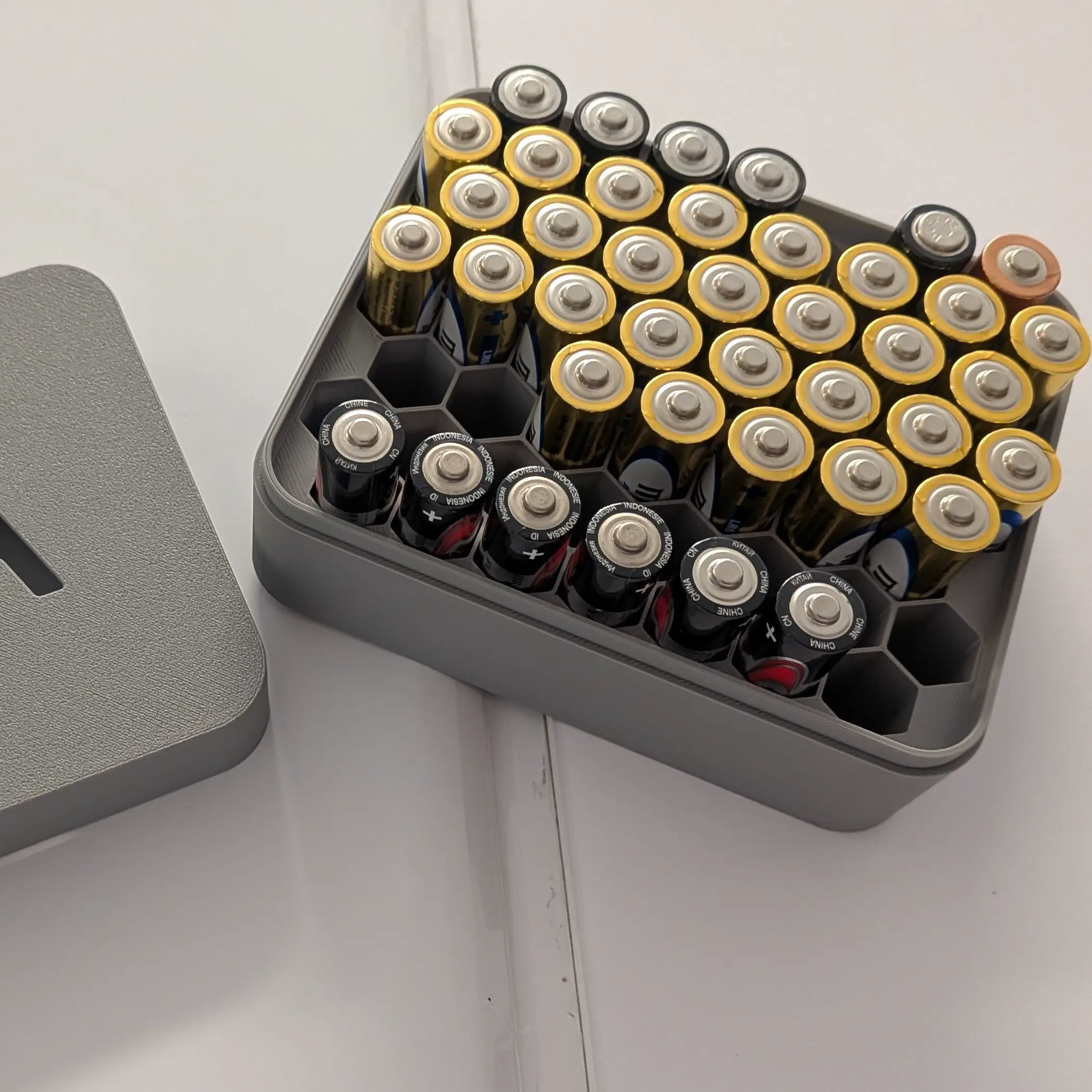 Bronvoorbeeld van het 3D-model AA battery box, 52 pcs door Pioulee