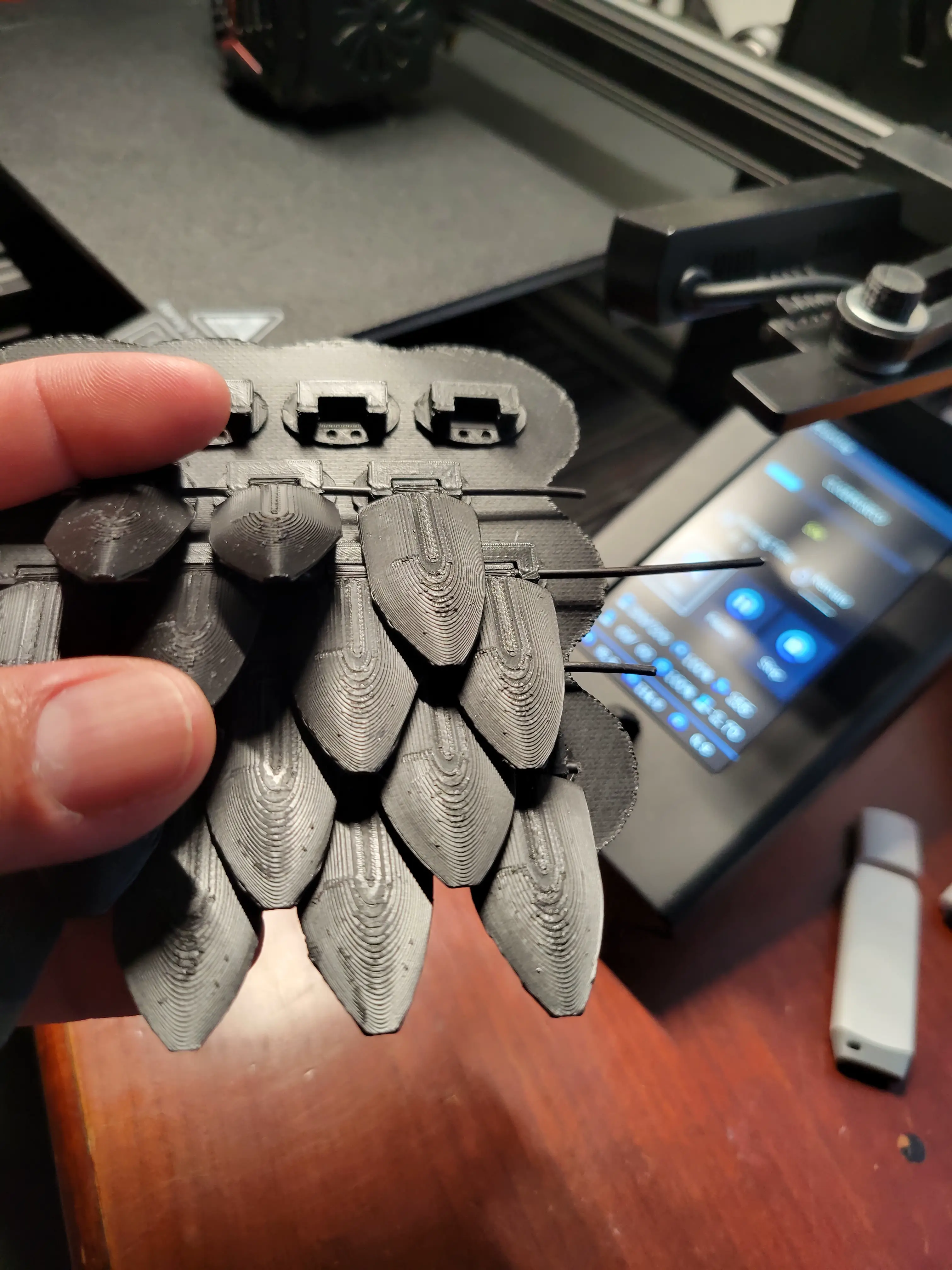 Bronvoorbeeld van het 3D-model Dragon Scale door Airiq
