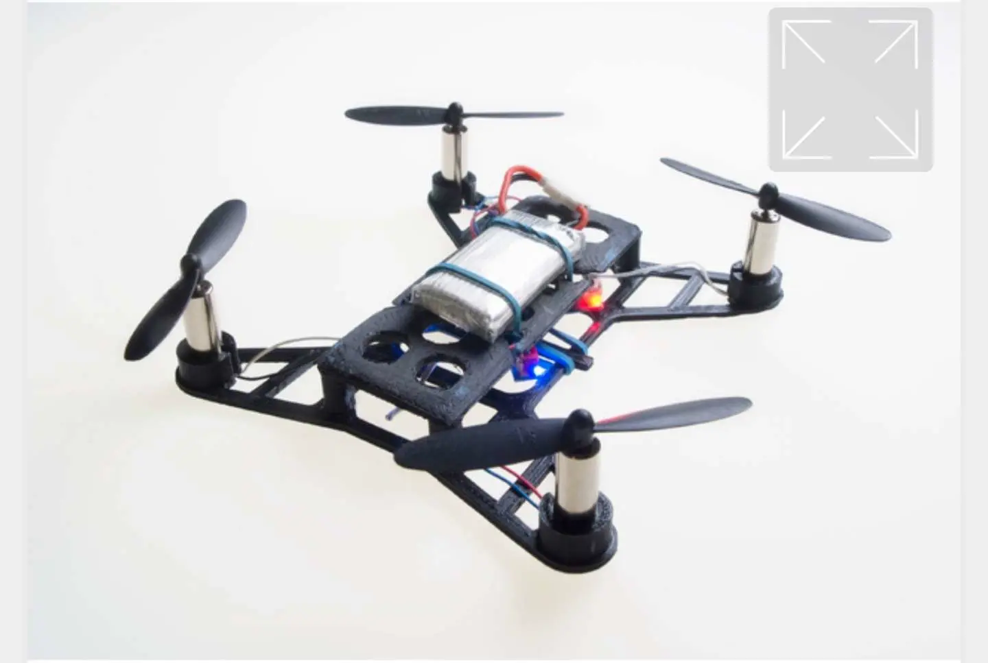 Bronvoorbeeld van het 3D-model Fully 3d printed mini drone door Mustafa H-alrubie