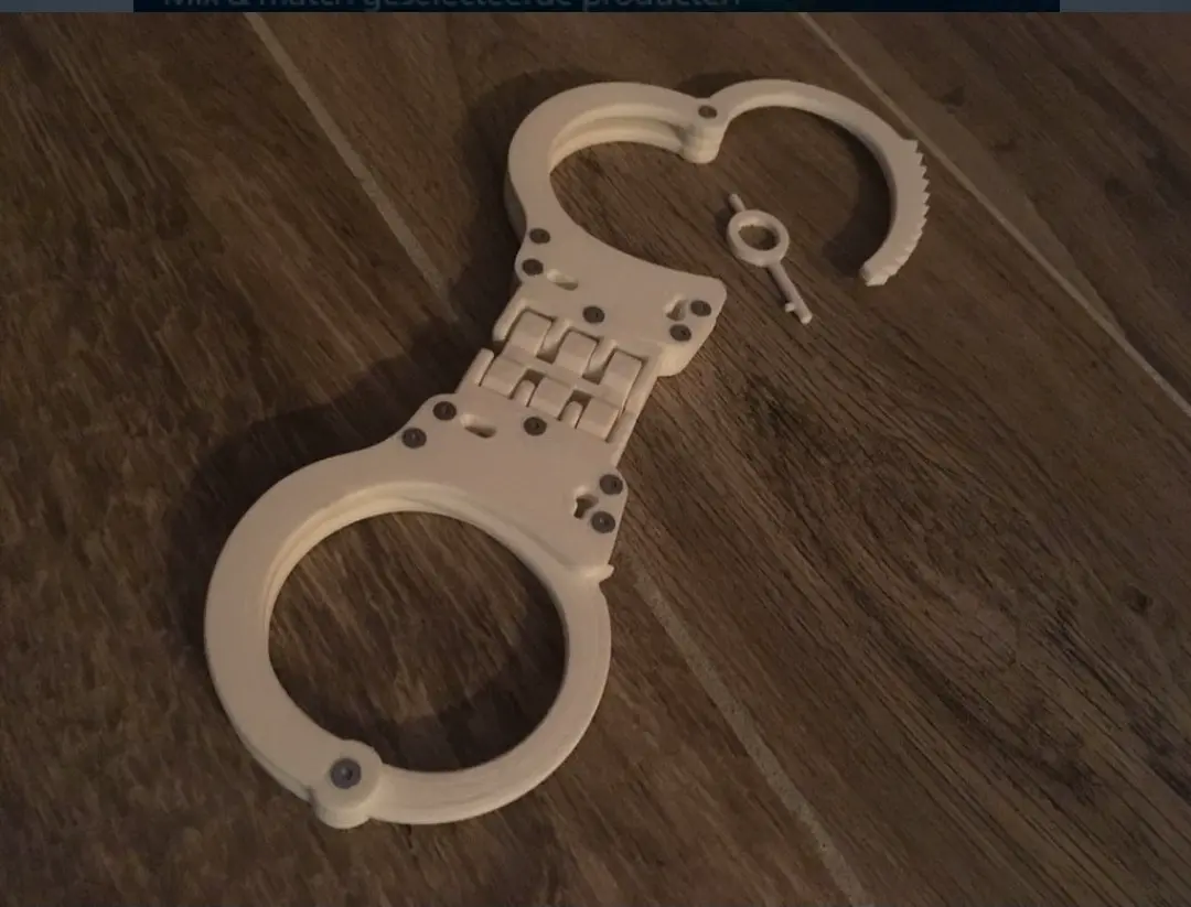 Bronvoorbeeld van het 3D-model Handboeien scharnier door user3626347722