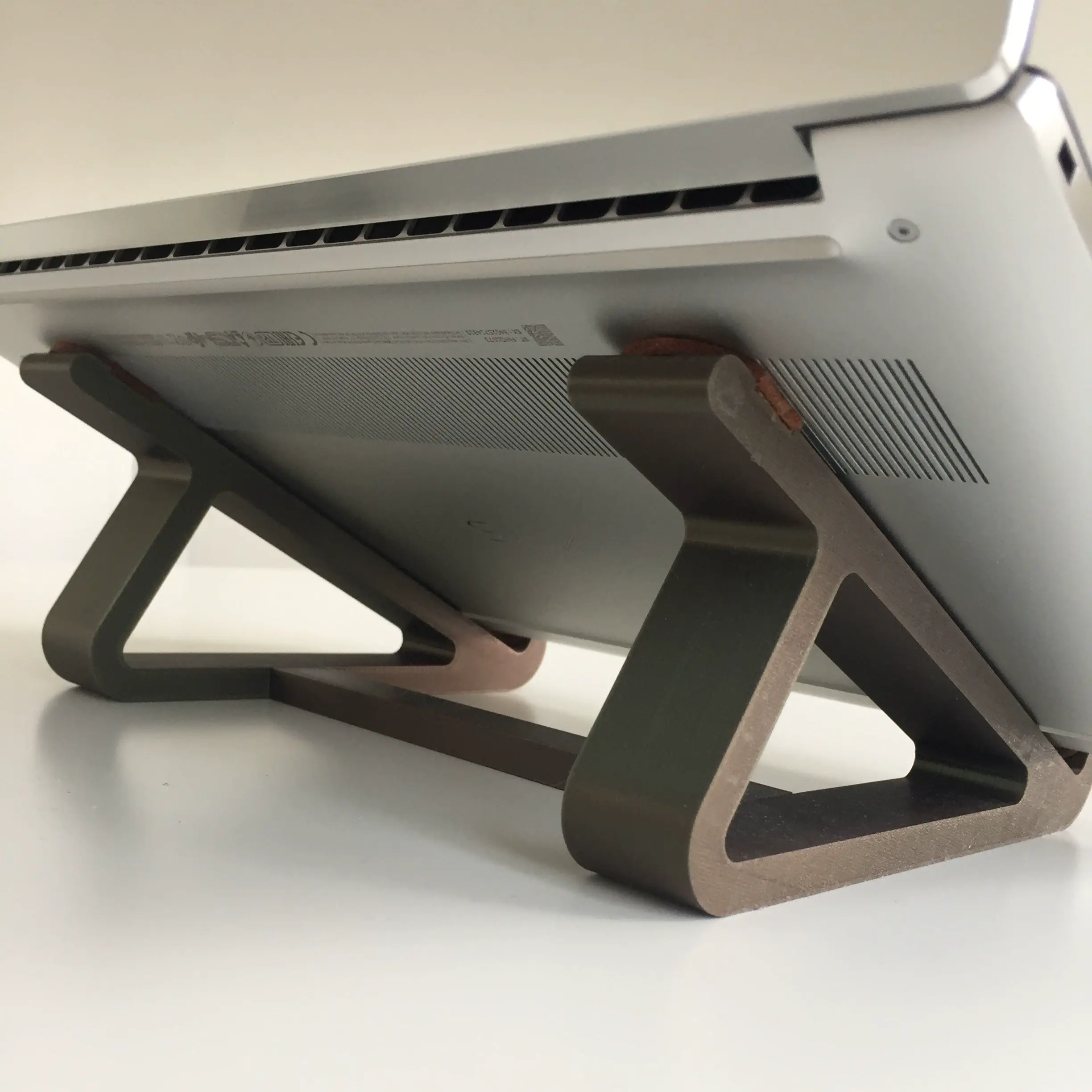 Bronvoorbeeld van het 3D-model laptop stand door Deleted Account5884583065
