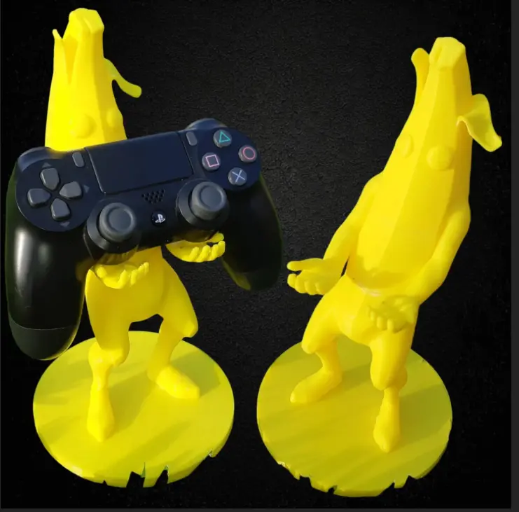 Bronvoorbeeld van het 3D-model PS4 PS5 controller stand banana Fortnite skin door Kylian.dqn